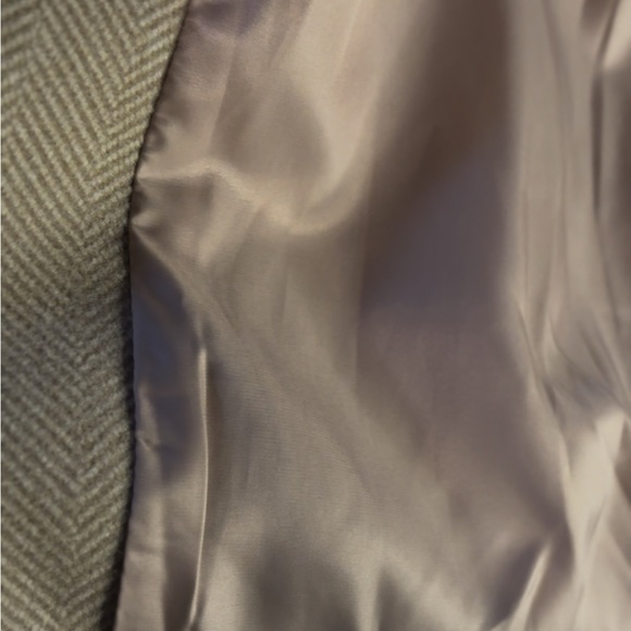 Elegant Cream Women's Jacket - Picture 4 of 4